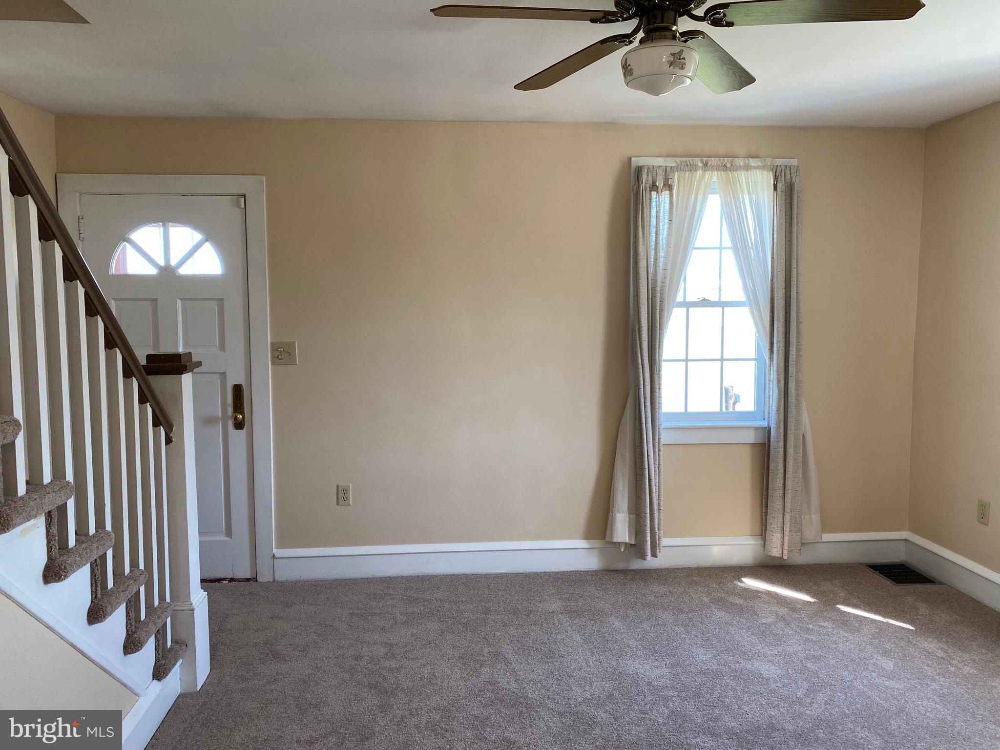 672 California Road Quakertown, PA 18951 - Photo 4 of 22 Living Room