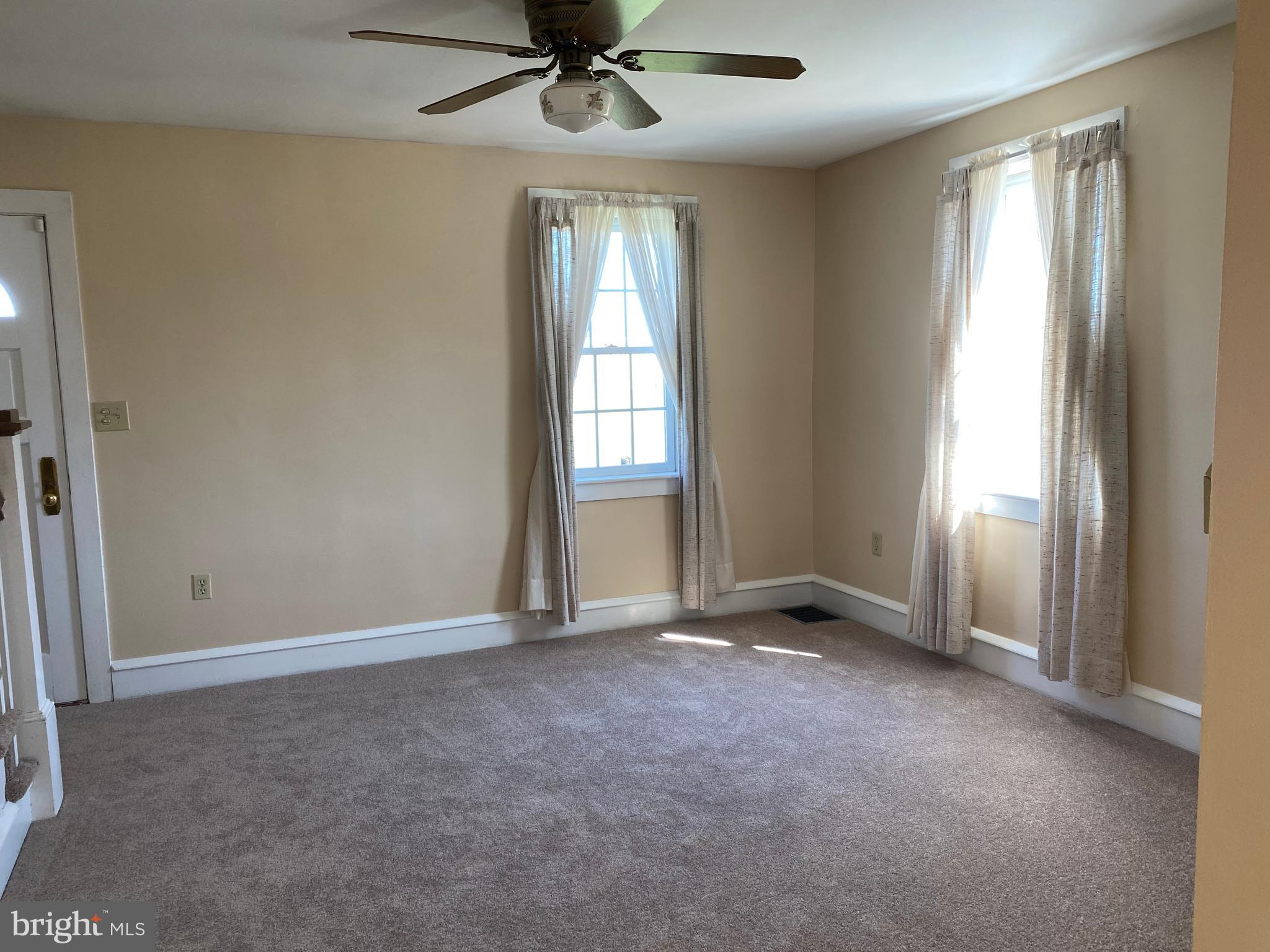 672 California Road Quakertown, PA 18951 - Photo 6 of 22 Living Room