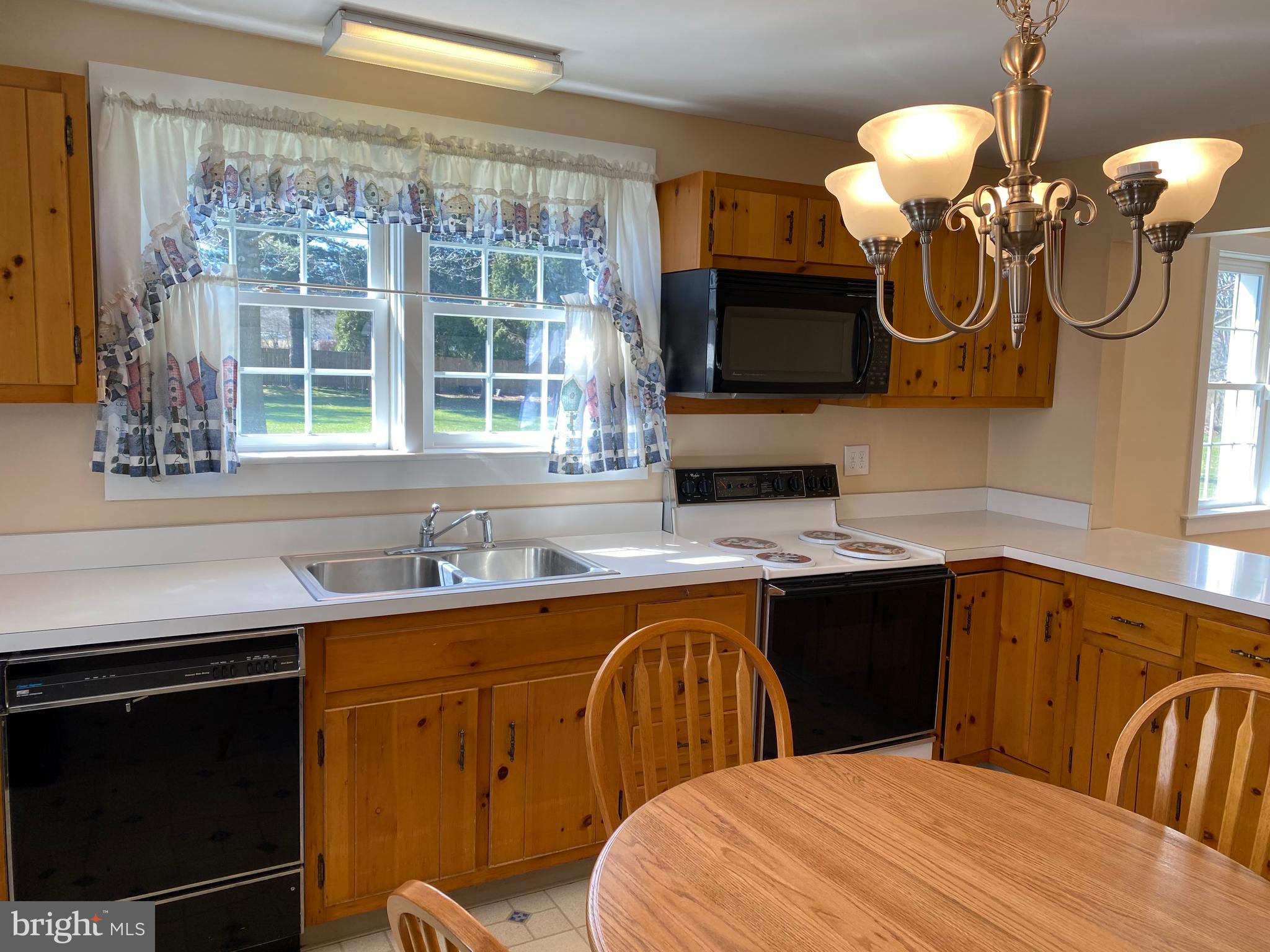 672 California Road Quakertown, PA 18951 - Photo 7 of 22 Eat-in Kitchen