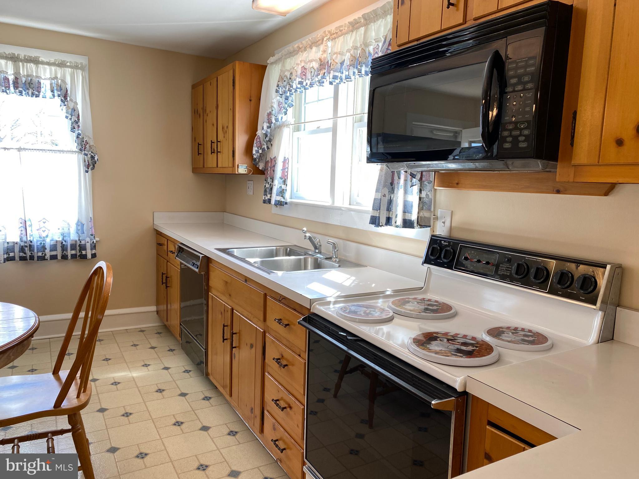 672 California Road Quakertown, PA 18951 - Photo 8 of 22 Eat-in Kitchen