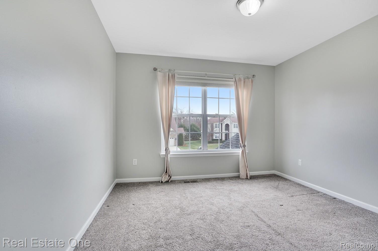 3440 Talbert Circle Rochester, MI 48307 - Photo 29 of 37 dsc09735-dsc09737.jpg