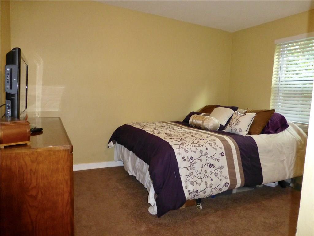 2808 McKelvey Road Pittsburgh, PA 15221 - Photo 11 of 22 1st floor Master Bedroom