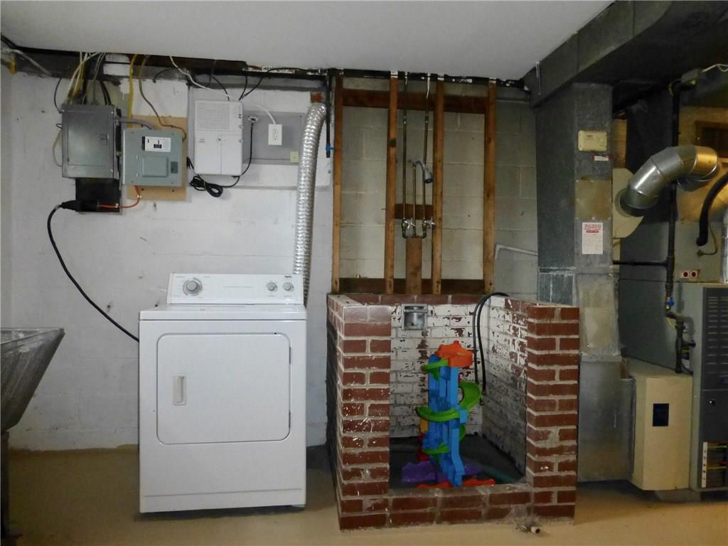 2808 McKelvey Road Pittsburgh, PA 15221 - Photo 19 of 22 Laundry utility area