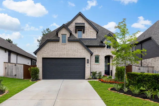 $550,000 | 221 Sky Top Drive, Montgomery, TX 77316