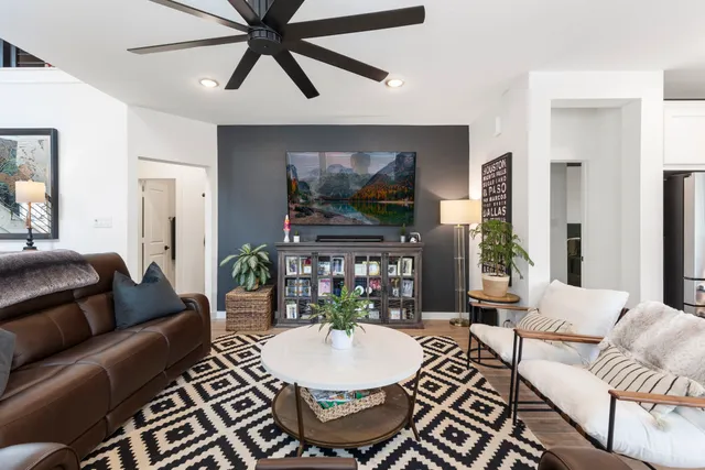 $550,000 | 221 Sky Top Drive, Montgomery, TX 77316