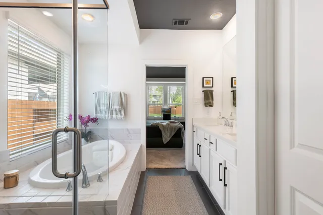 $550,000 | 221 Sky Top Drive, Montgomery, TX 77316