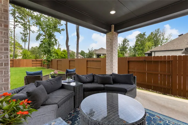 $550,000 | 221 Sky Top Drive, Montgomery, TX 77316