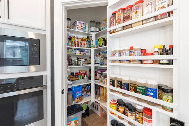 $550,000 | 221 Sky Top Drive, Montgomery, TX 77316