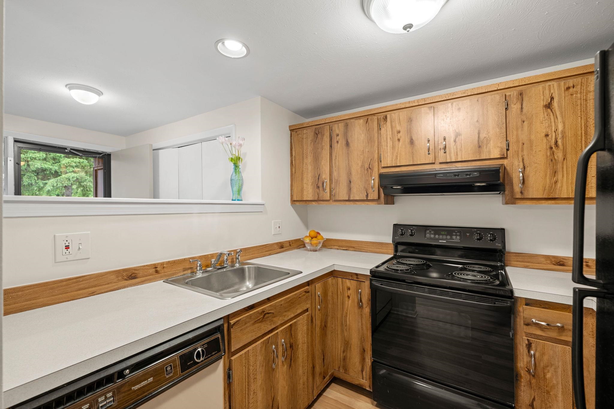 52 Spring Cove Road Nashua, NH 03062 - Photo 7 of 31
