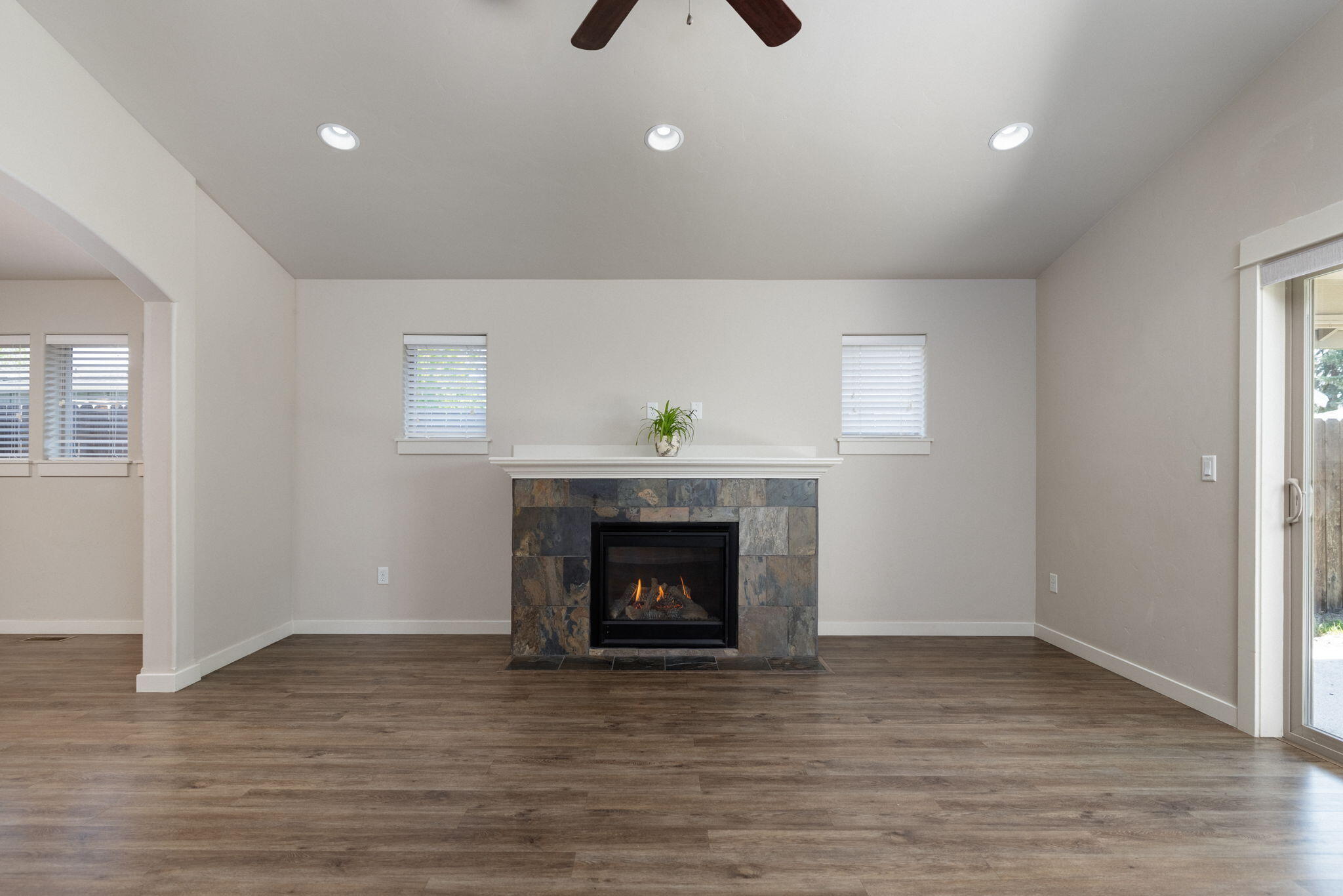 21189 Capella Place Bend, OR 97702 - Photo 8 of 31