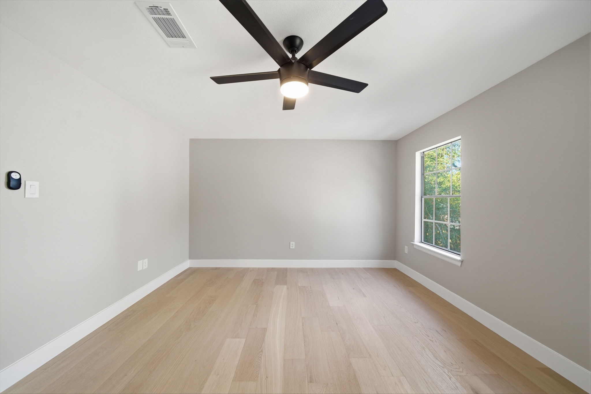 22 Cricket Hollow Place Spring, TX 77381 - Photo 12 of 29 Large Primary Suit