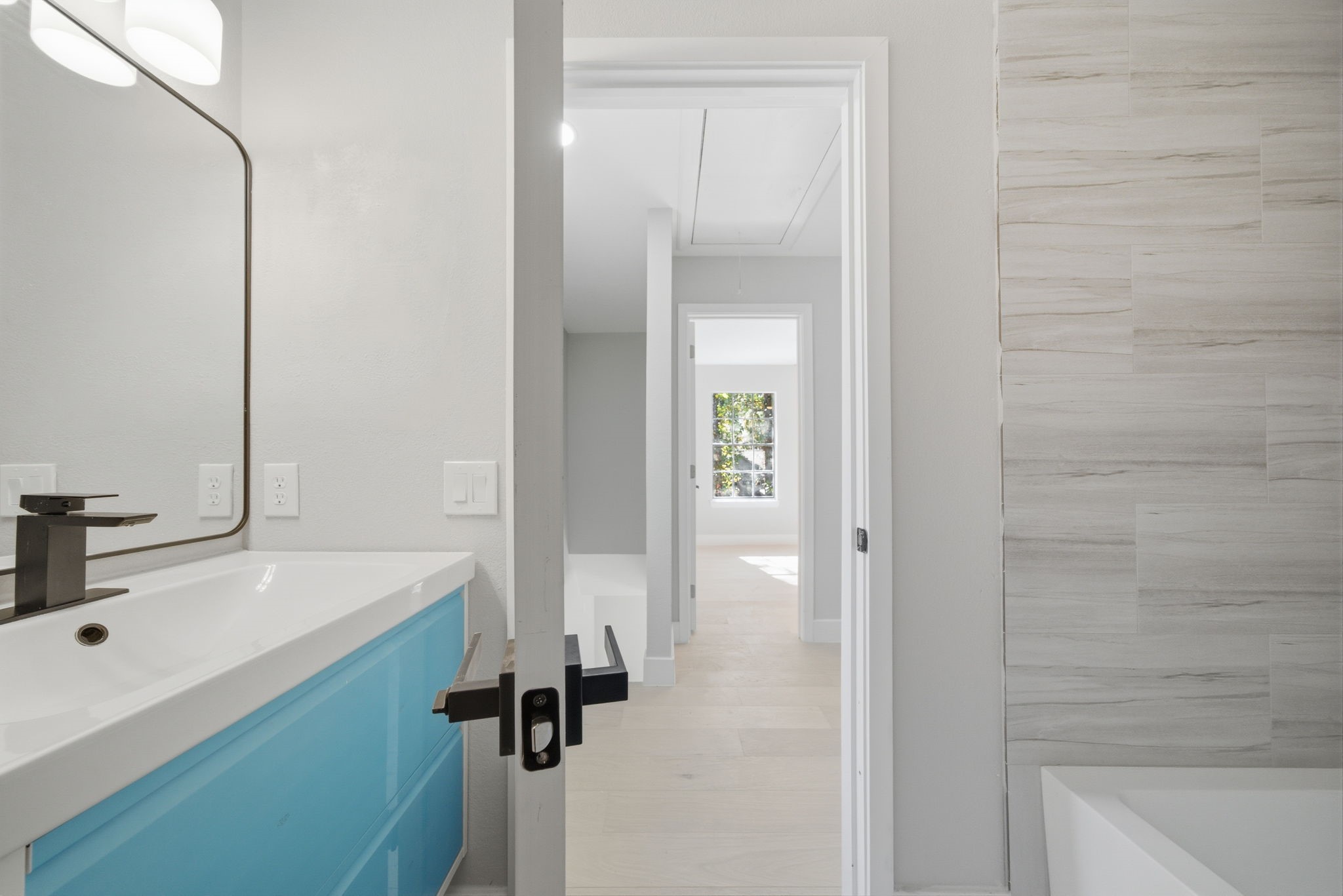 22 Cricket Hollow Place Spring, TX 77381 - Photo 16 of 29 2nd Bathroom