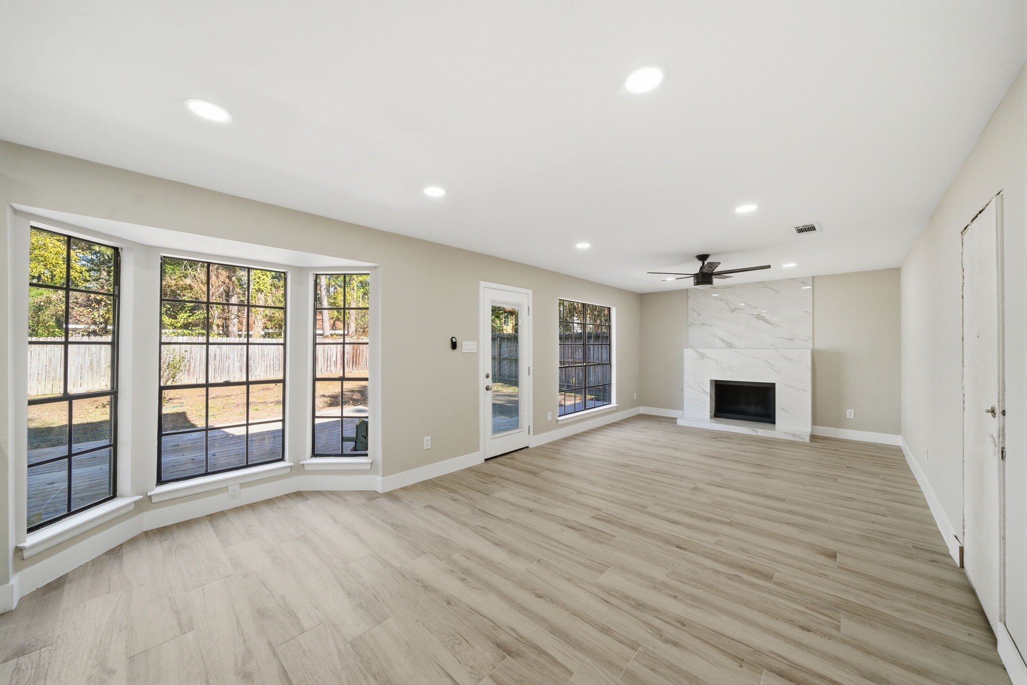 22 Cricket Hollow Place Spring, TX 77381 - Photo 3 of 29 Breakfast Area Opens to Den