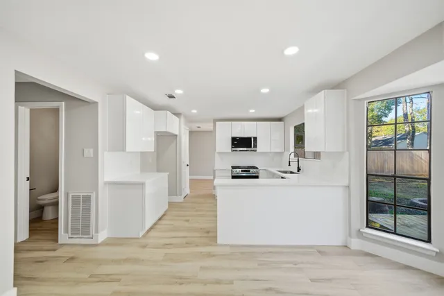 $399,900 | 22 Cricket Hollow Place, Spring, TX 77381