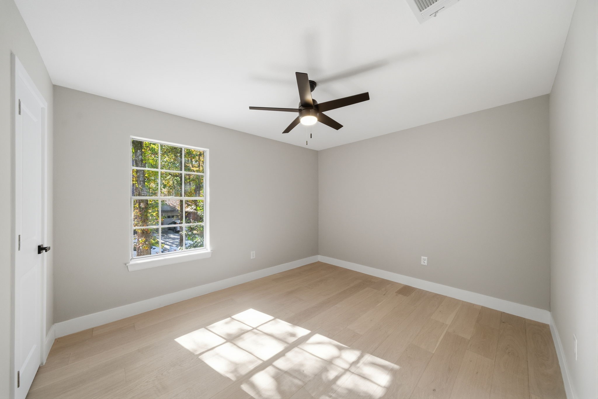 22 Cricket Hollow Place Spring, TX 77381 - Photo 8 of 29 Ceiling Fan