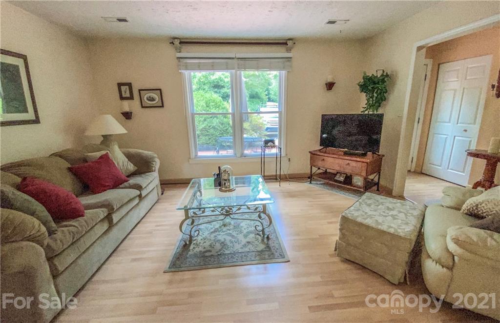 174 Roby Conley Road Marion, NC 28752 - Photo 4 of 18 Gallery Image 4