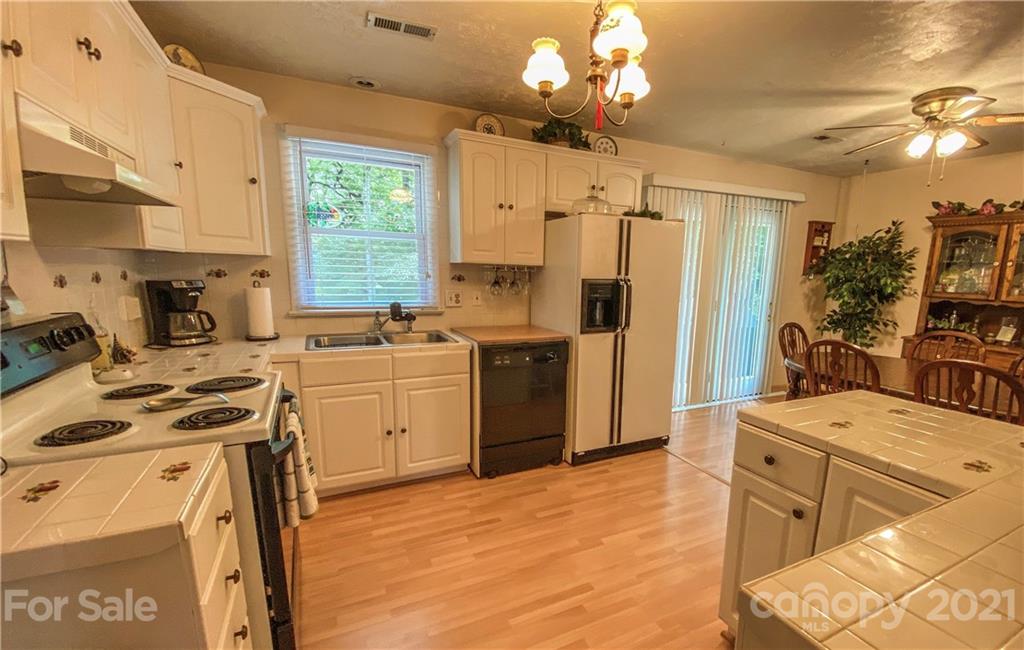 174 Roby Conley Road Marion, NC 28752 - Photo 5 of 18 Gallery Image 5