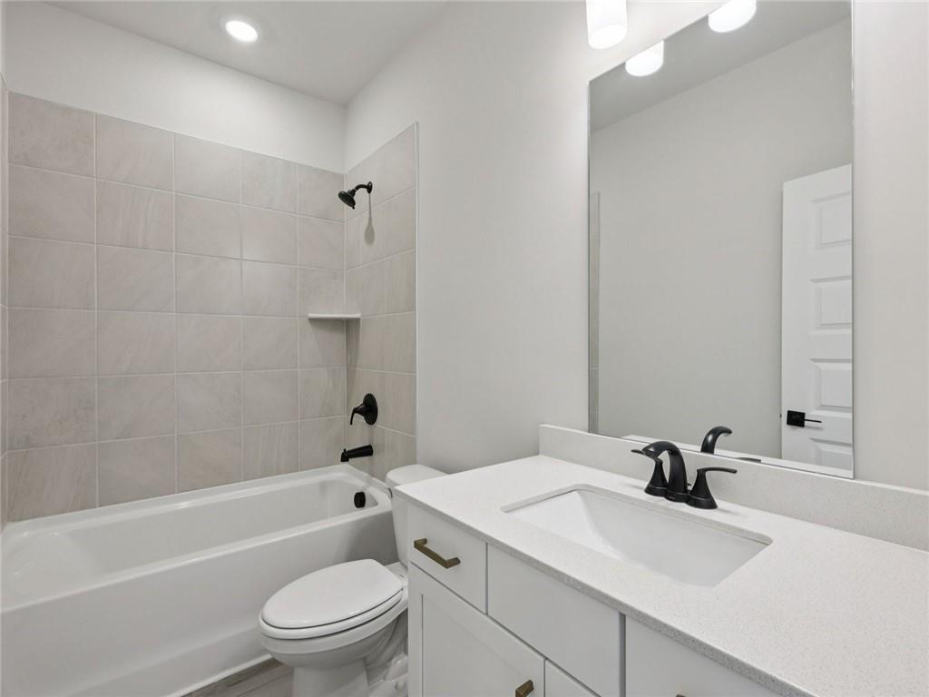 508 McCrae Road Lawrenceville, GA 30045 - Photo 18 of 22 a bathroom with a sink a toilet and a bathtub
