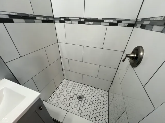 $1,725 | 2121 Webb Street, Indianapolis, IN 46225