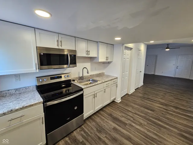 $1,725 | 2121 Webb Street, Indianapolis, IN 46225