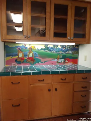 a view of a yard with a tree