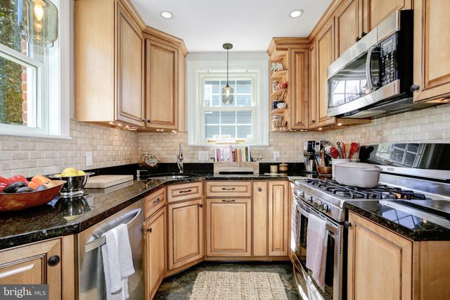 $1,150,000 | 219 East Howell Avenue, Alexandria, VA 22301