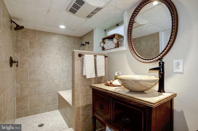 $1,150,000 | 219 East Howell Avenue, Alexandria, VA 22301