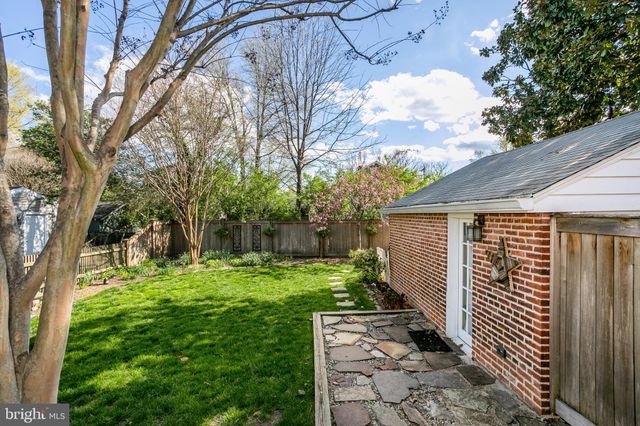 $1,150,000 | 219 East Howell Avenue, Alexandria, VA 22301