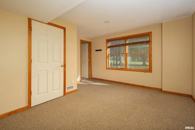 $3,250 | 4005 Raleigh Avenue, Bettendorf, IA 52722