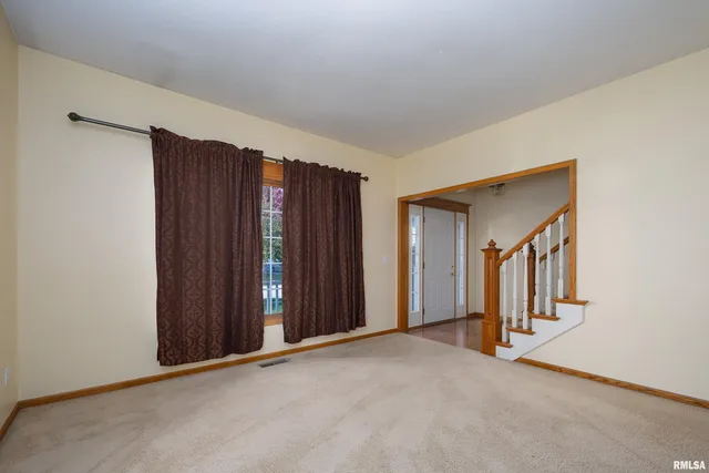 $3,250 | 4005 Raleigh Avenue, Bettendorf, IA 52722