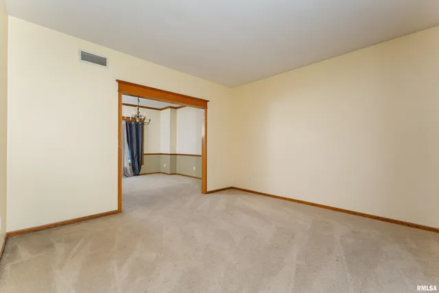 $3,250 | 4005 Raleigh Avenue, Bettendorf, IA 52722