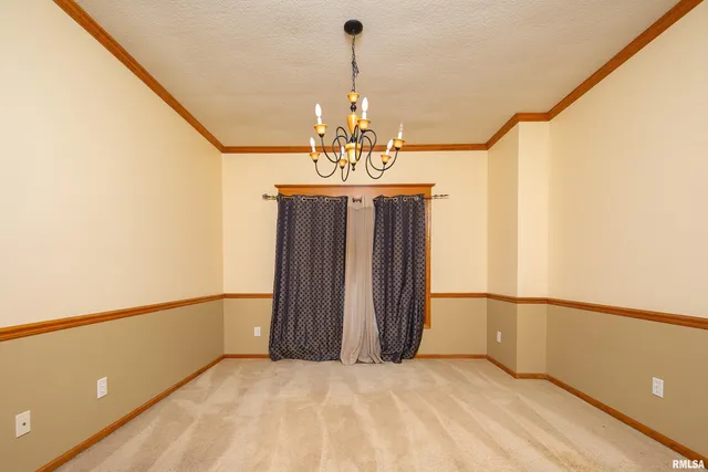 $3,250 | 4005 Raleigh Avenue, Bettendorf, IA 52722