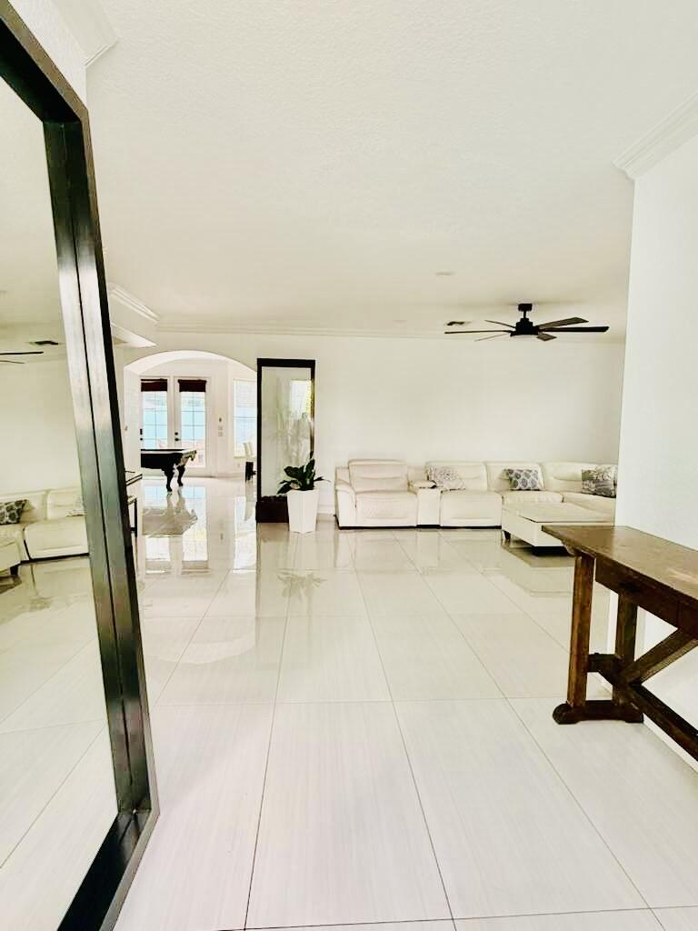 400 Southwest 15th Drive Boca Raton, FL 33432 - Photo 9 of 37 7949a475-798c-421b-a5da-098de40e12d5