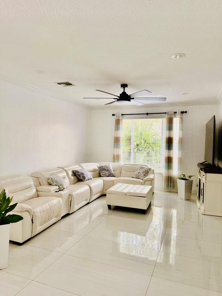 400 Southwest 15th Drive Boca Raton, FL 33432 - Photo 10 of 37 478d272c-3305-4b48-82a3-0595cb748b96