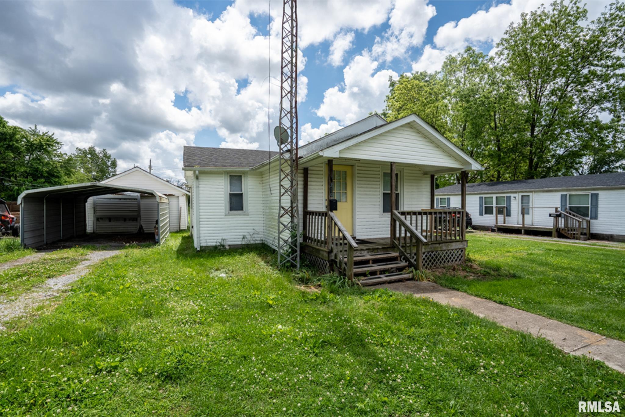 210 Orchard Street Zeigler, IL 62999 - Photo 2 of 14