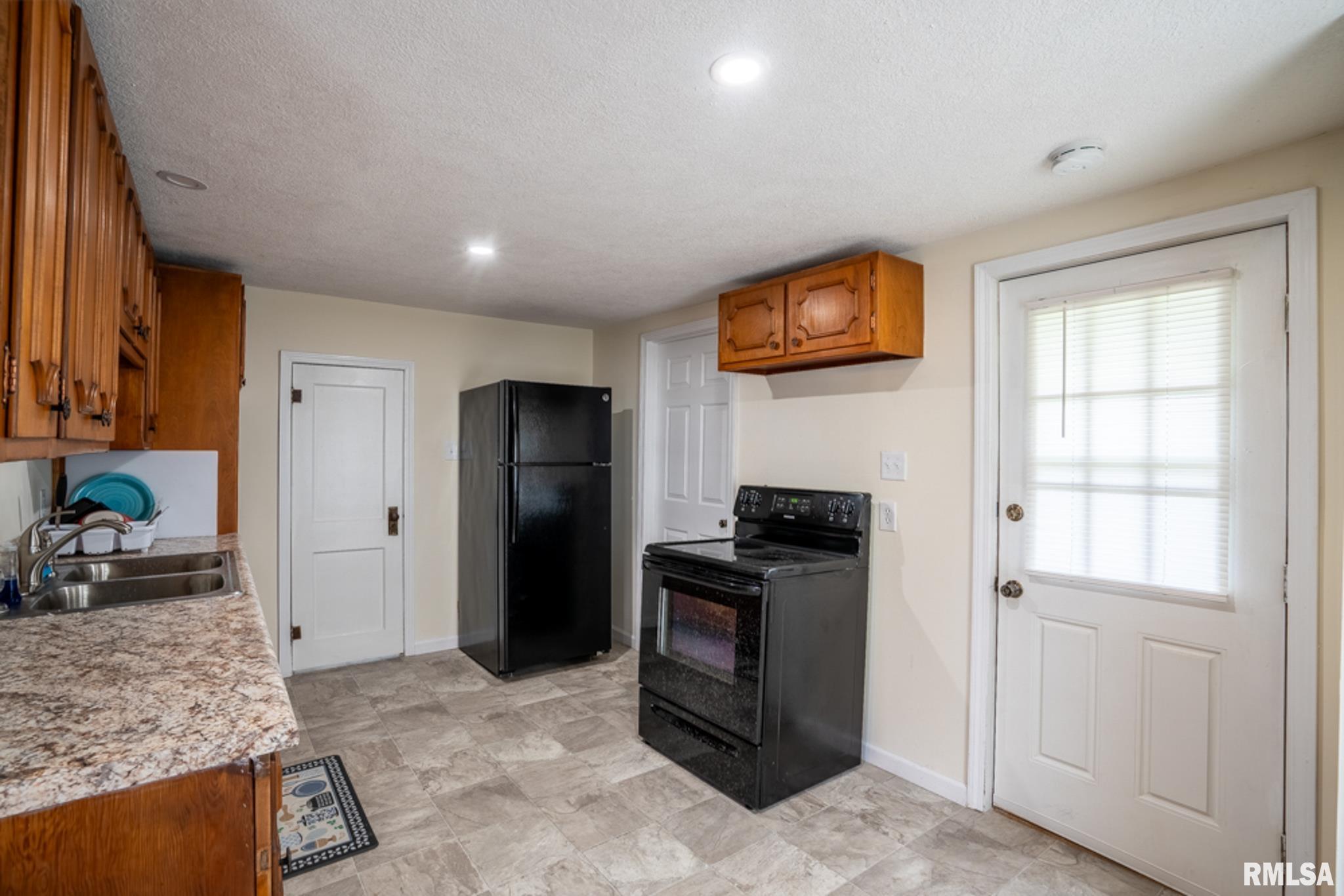 210 Orchard Street Zeigler, IL 62999 - Photo 4 of 14