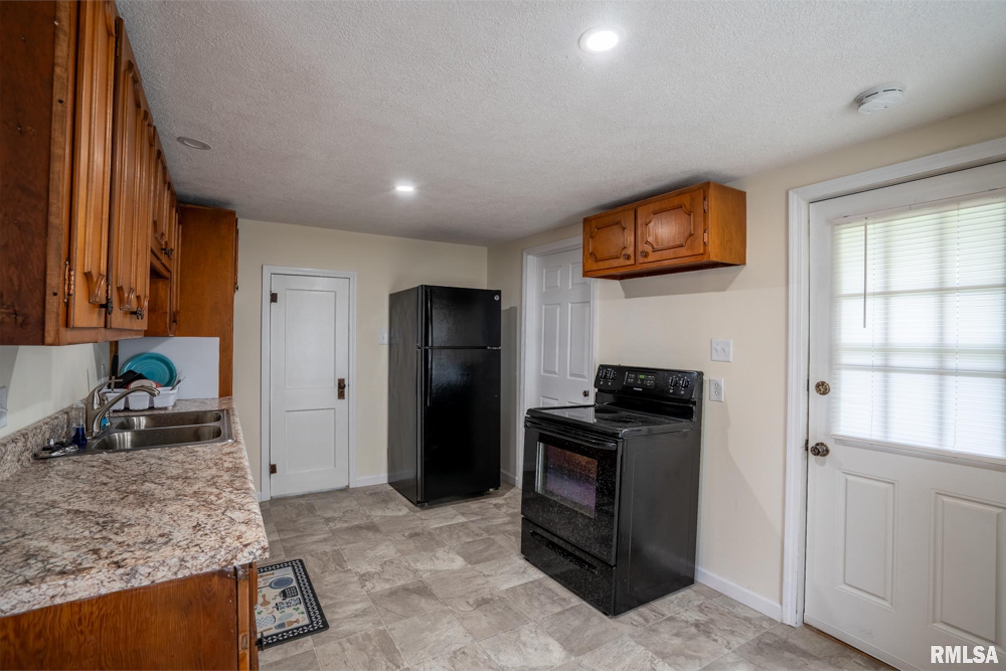 210 Orchard Street Zeigler, IL 62999 - Photo 6 of 14