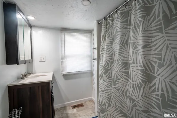 $52,900 | 210 Orchard Street, Zeigler, IL 62999