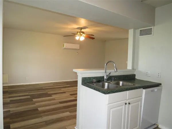 $1,800 | 4647 Bonnie Brae Street, Denton, TX 76226