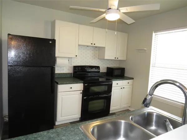 $1,800 | 4647 Bonnie Brae Street, Denton, TX 76226