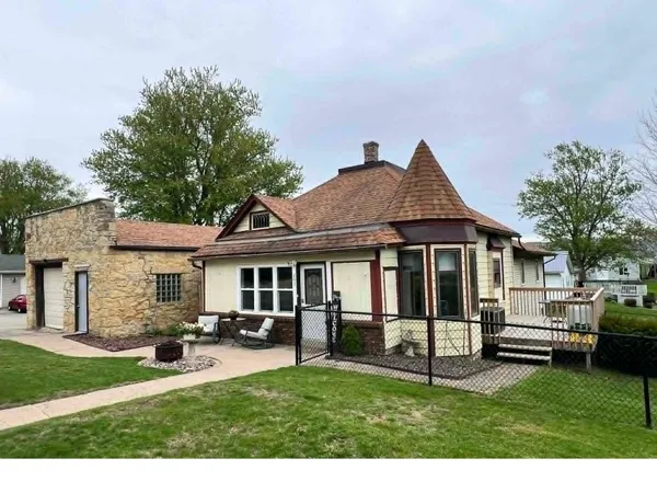 $229,900 | 203 Main Street, Ridgeway, WI 53582