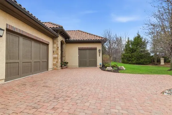 $1,149,950 | 3214 West 137th Street, Leawood, KS 66224