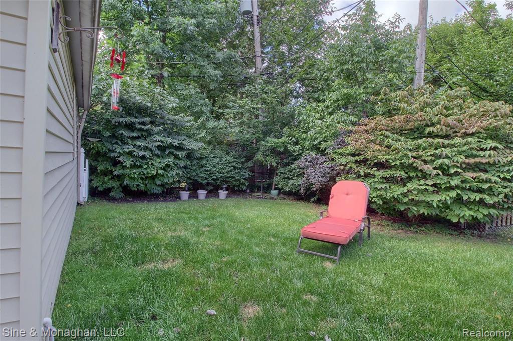 1985 Oxford Road Grosse Pointe Woods, MI 48236 - Photo 28 of 30