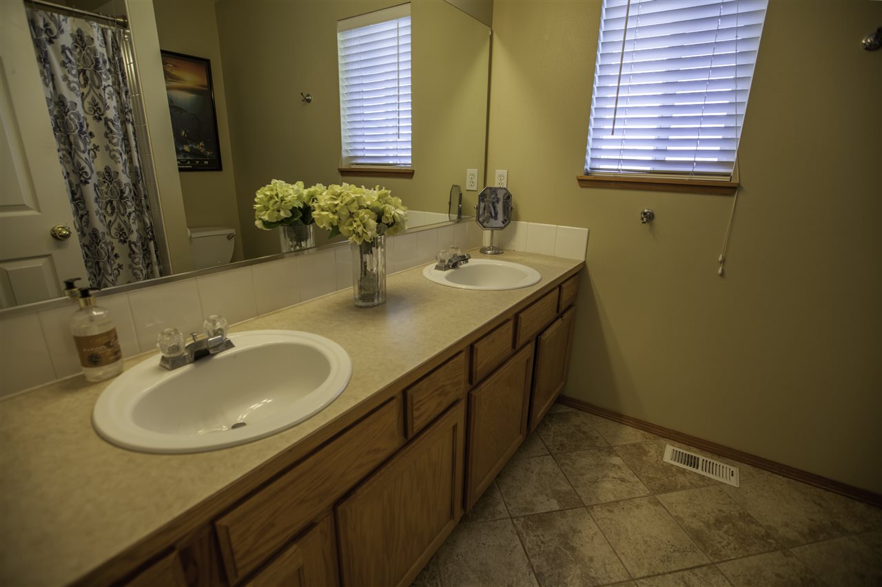 17410 North Edgecrest Road Colbert, WA 99005 - Photo 8 of 20