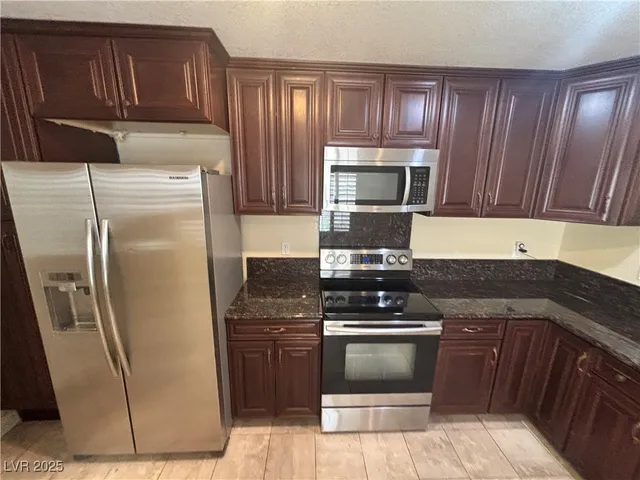 $2,650 | 7024 Bright Springs Court, Las Vegas, NV 89113