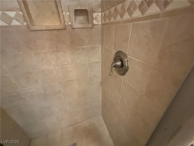 $2,650 | 7024 Bright Springs Court, Las Vegas, NV 89113