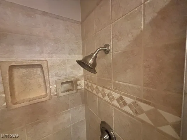 $2,650 | 7024 Bright Springs Court, Las Vegas, NV 89113