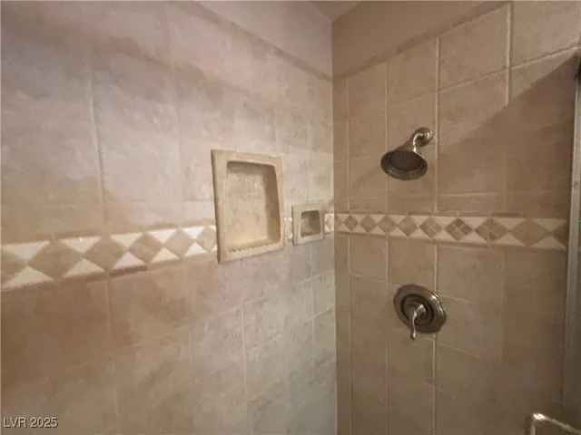 $2,650 | 7024 Bright Springs Court, Las Vegas, NV 89113