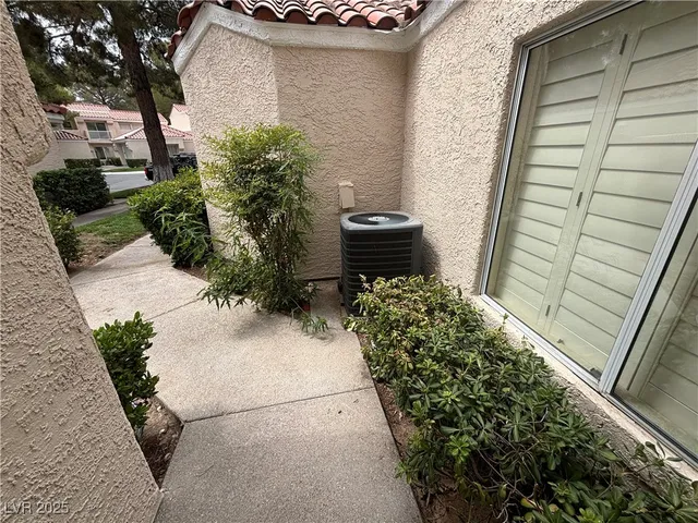 $2,650 | 7024 Bright Springs Court, Las Vegas, NV 89113