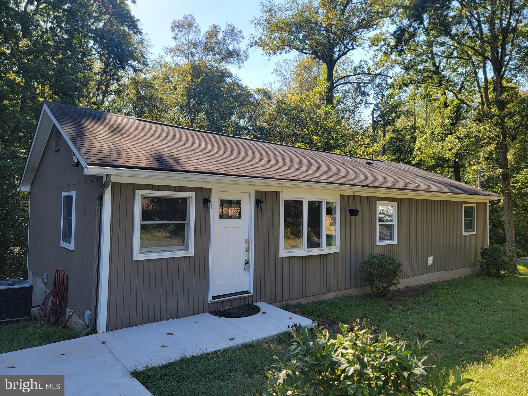 12050 Lester Road Manassas, VA 20112 - Photo 3 of 60 Gallery Image 3